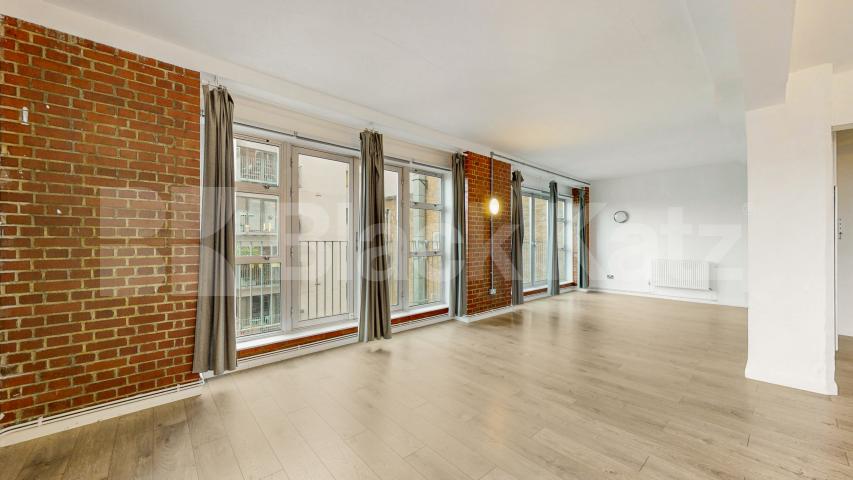 Spacious Studio located within a warehouse conversion with exposed brick  Ability View - Kingsland Road, Haggerston